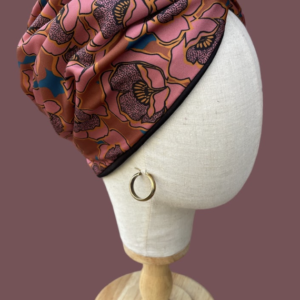 Turbante chemioterapia modello Naira - satin base rosa cipolla con fiori